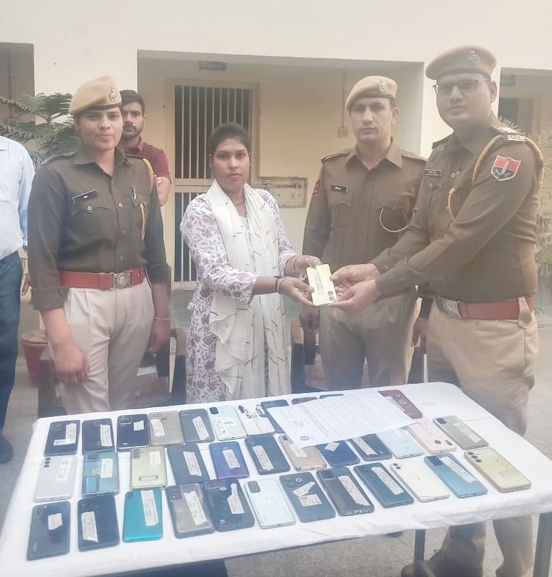 जीआरपी थाना पुलिस ने बरामद किए 52 मोबाइल