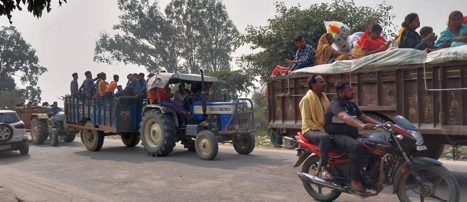 ककोड़ा मेला से तंबू समेटते लोग। संवाद