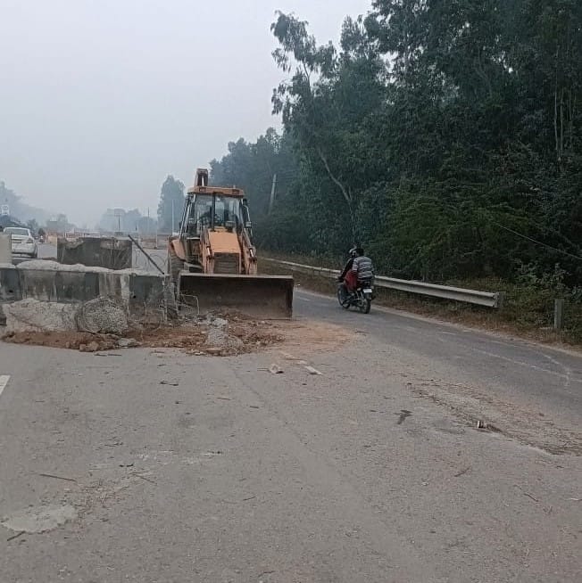 कालका चौक से शंभू टोल की तरफ जाने वाला रास्ता हाईवे 44 तक खुला: सोशल मीडिया कालका चौक से शंभू टोल की तरफ जाने वाला रास्ता हाईवे 44 तक खुला: सोशल मीडिया