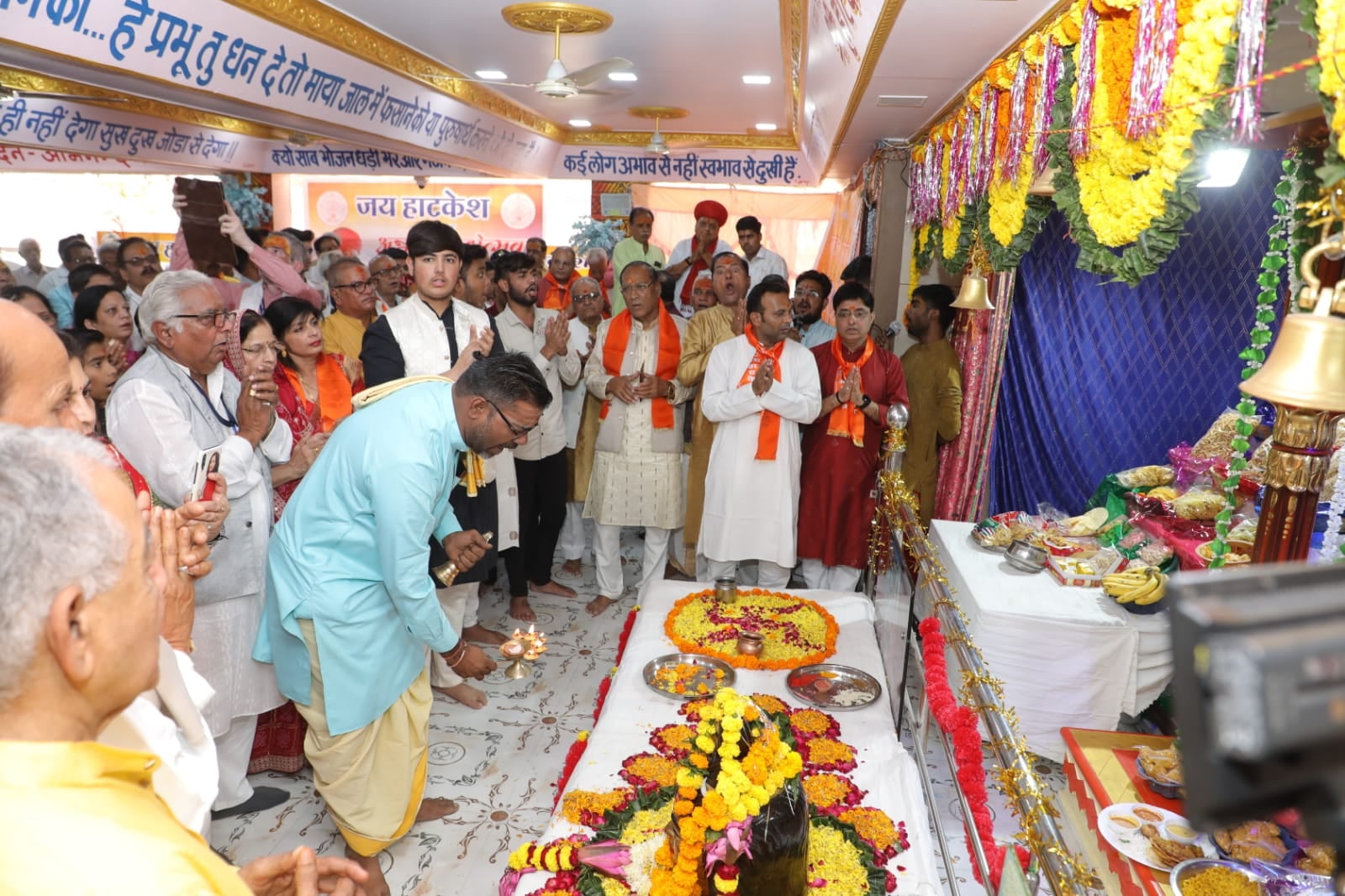 मालव माटी के संत का संदेश - समाज के अभाव ग्रस्त बच्चों की शिक्षा, कमजोर बहनों के विवाह के लिए फ मालव माटी के संत का संदेश - समाज के अभाव ग्रस्त बच्चों की शिक्षा, कमजोर बहनों के विवाह के लिए फ