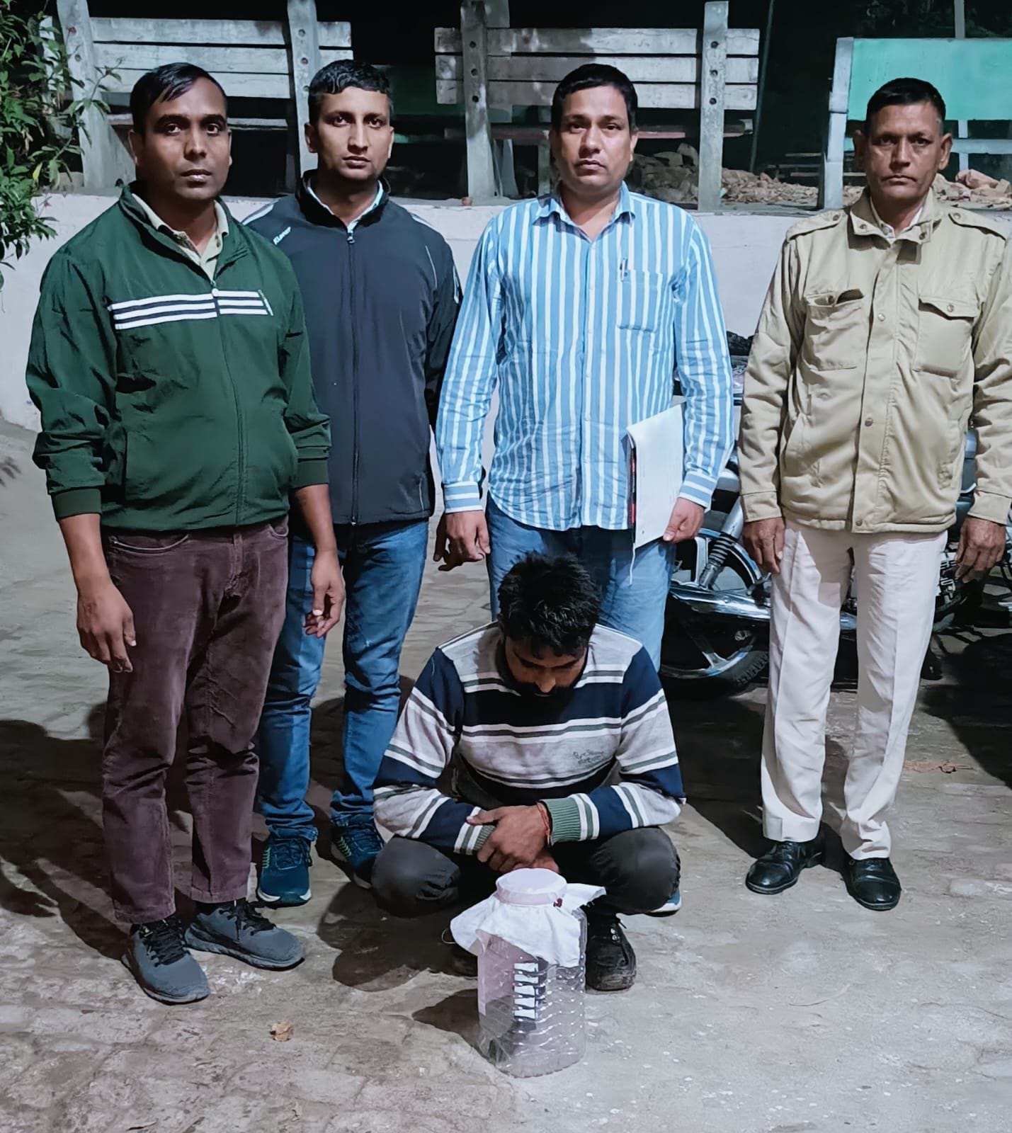 18जेएनडी12: पुलिस गिरफ्त में पकड़ा गया आरोपी। पुलिस प्रवक्ता। 18जेएनडी12: पुलिस गिरफ्त में पकड़ा गया आरोपी। पुलिस प्रवक्ता।