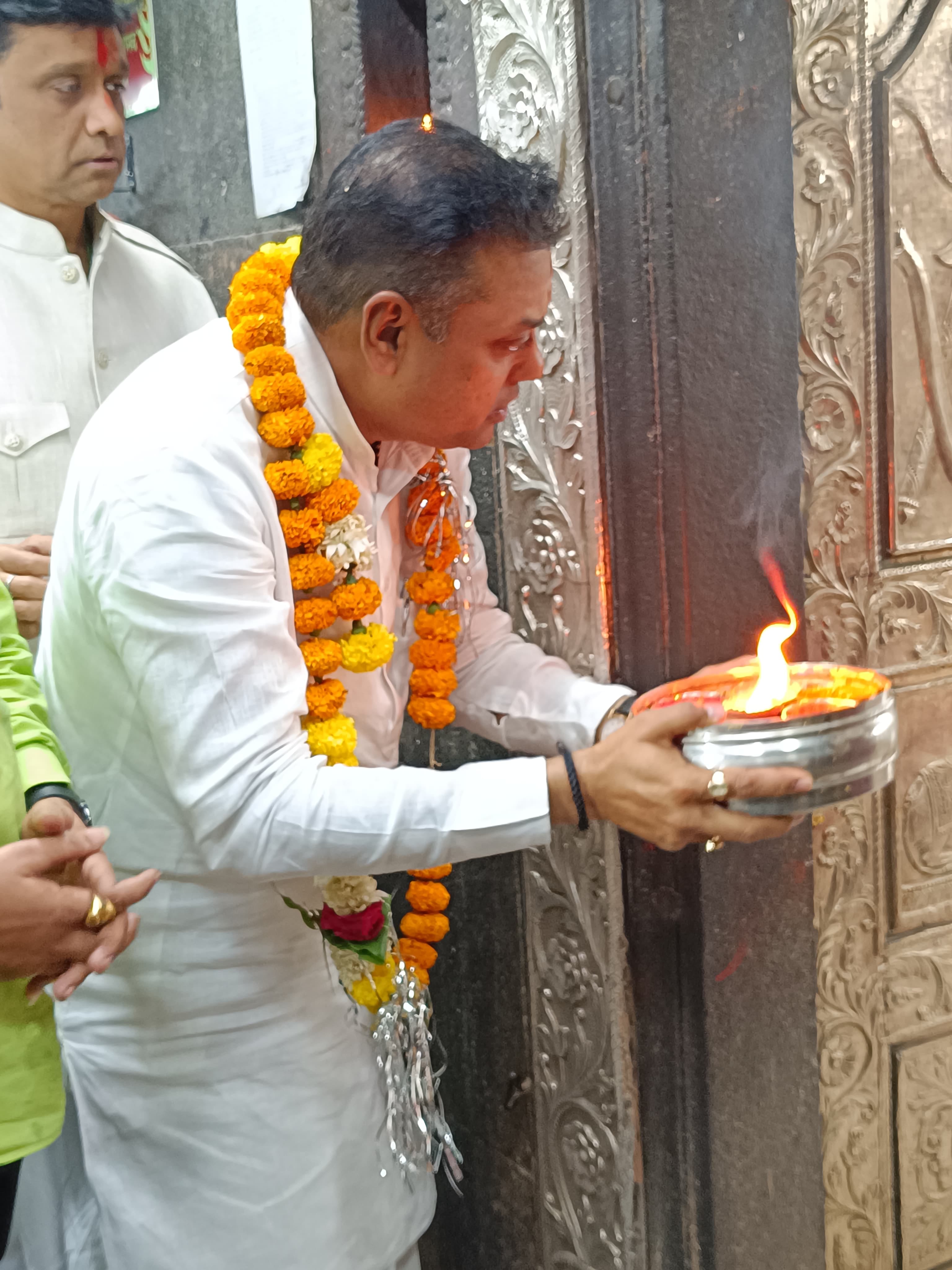 महाकाल दर्शन : पूजन किया, संकल्प लिया हाथ जोड़े और जय श्री महाकाल बोल गए जगन्नाथ पुरी के सांसद महाकाल दर्शन : पूजन किया, संकल्प लिया हाथ जोड़े और जय श्री महाकाल बोल गए जगन्नाथ पुरी के सांसद