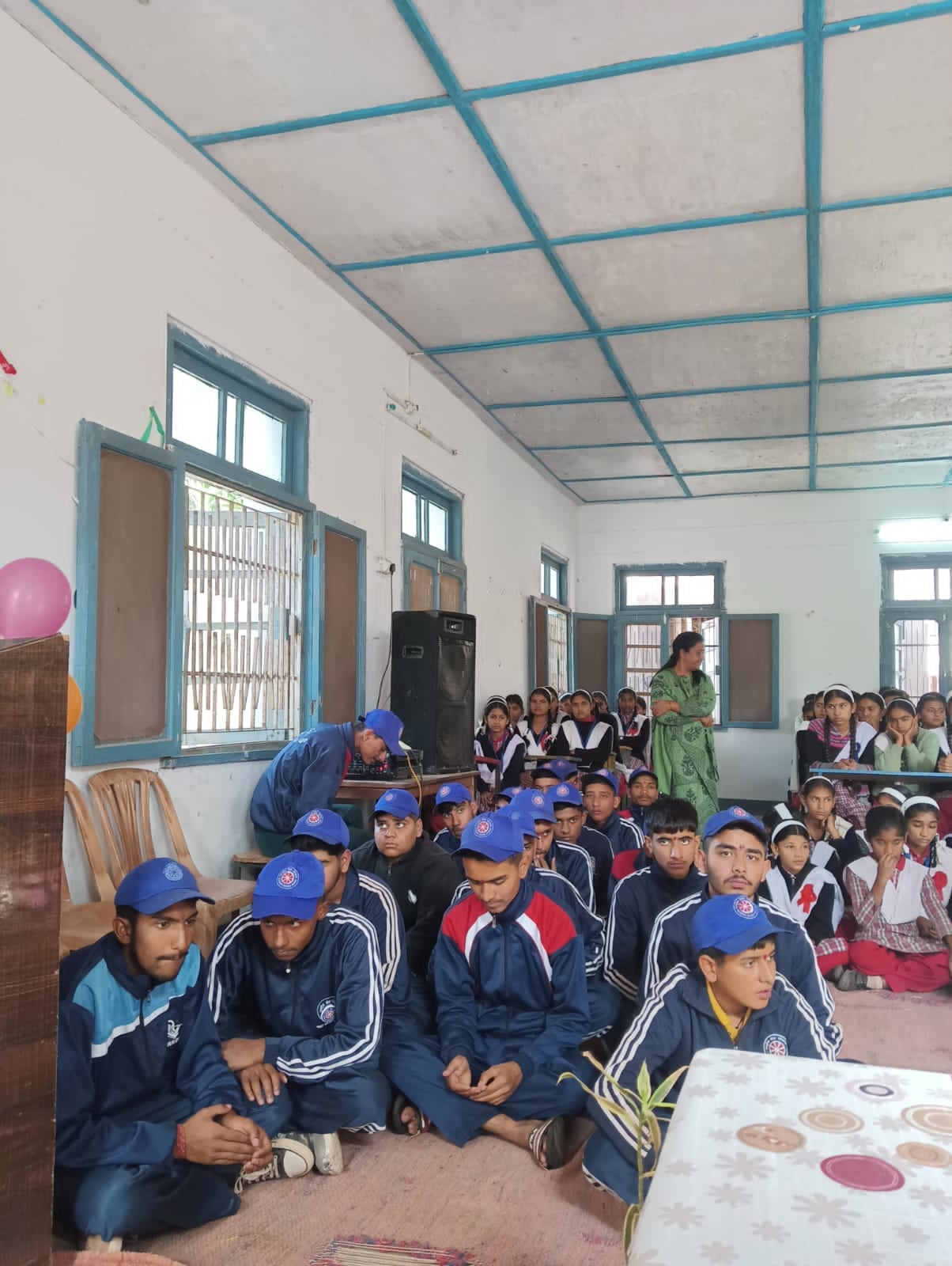 सुरला स्कूल में एनएसएस के समापन समारोह में दीप प्रज्जवलित करते मुख्यातिथि एवं अन्य। संवाद सुरला स्कूल में एनएसएस के समापन समारोह में दीप प्रज्जवलित करते मुख्यातिथि एवं अन्य। संवाद