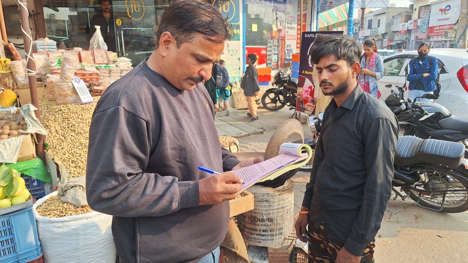 20jjrp22- झज्जर। सेक्टर-9 में चल रहा भवन निर्माण का काम। संवाद 20jjrp22- झज्जर। सेक्टर-9 में चल रहा भवन निर्माण का काम। संवाद