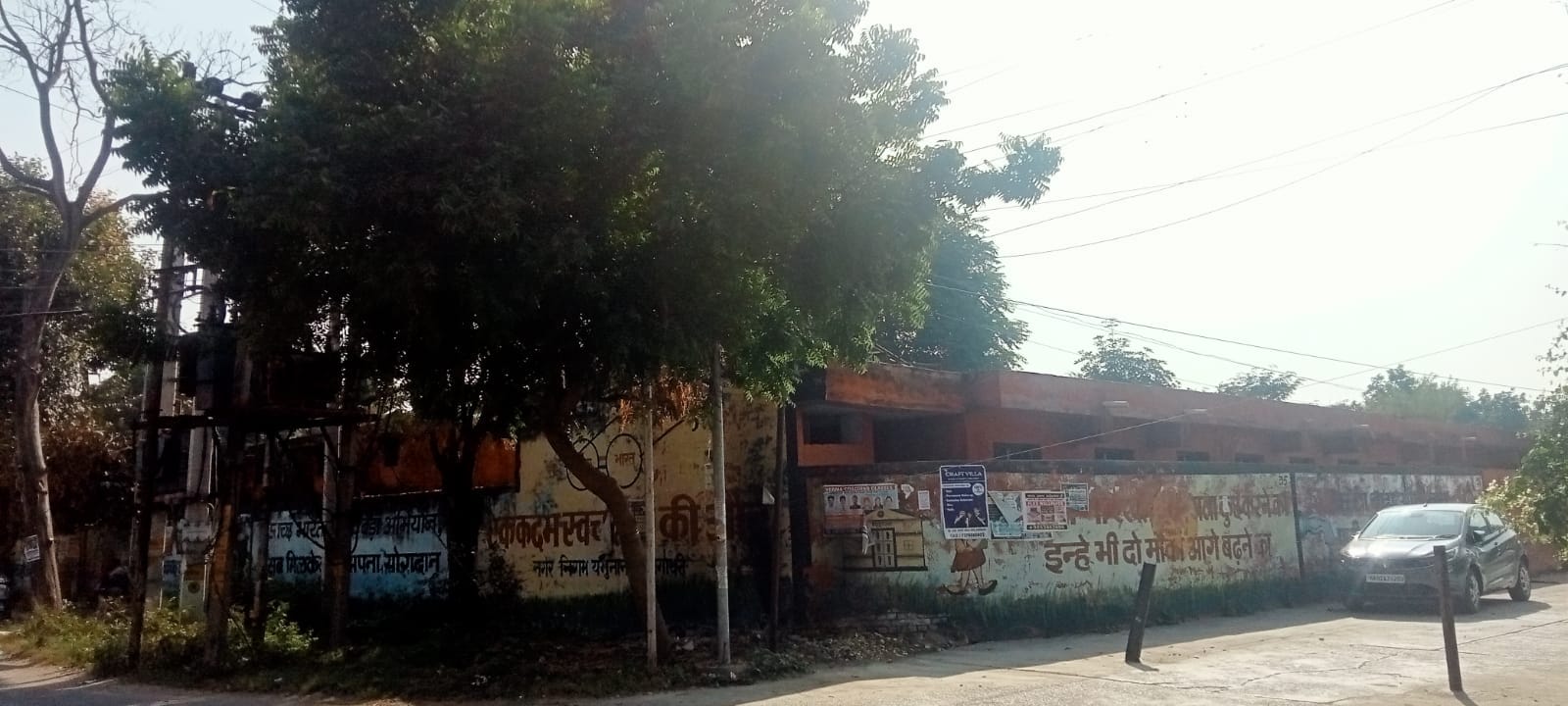 बस स्टैंड वर्कशॉप के बार लगे अवैध पोस्टर व बैनर। संवाद बस स्टैंड वर्कशॉप के बार लगे अवैध पोस्टर व बैनर। संवाद