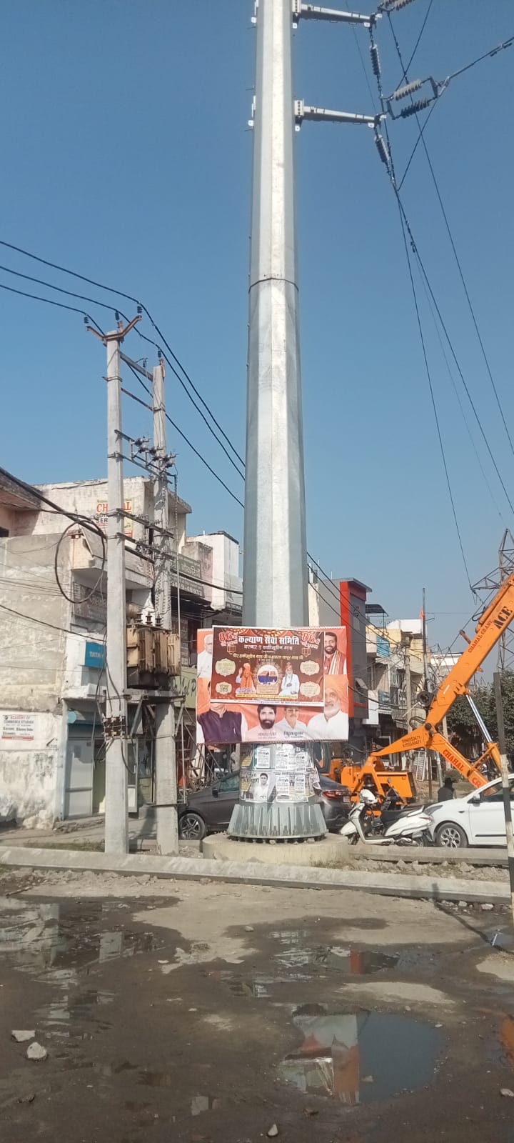बस स्टैंड वर्कशॉप के बार लगे अवैध पोस्टर व बैनर। संवाद बस स्टैंड वर्कशॉप के बार लगे अवैध पोस्टर व बैनर। संवाद