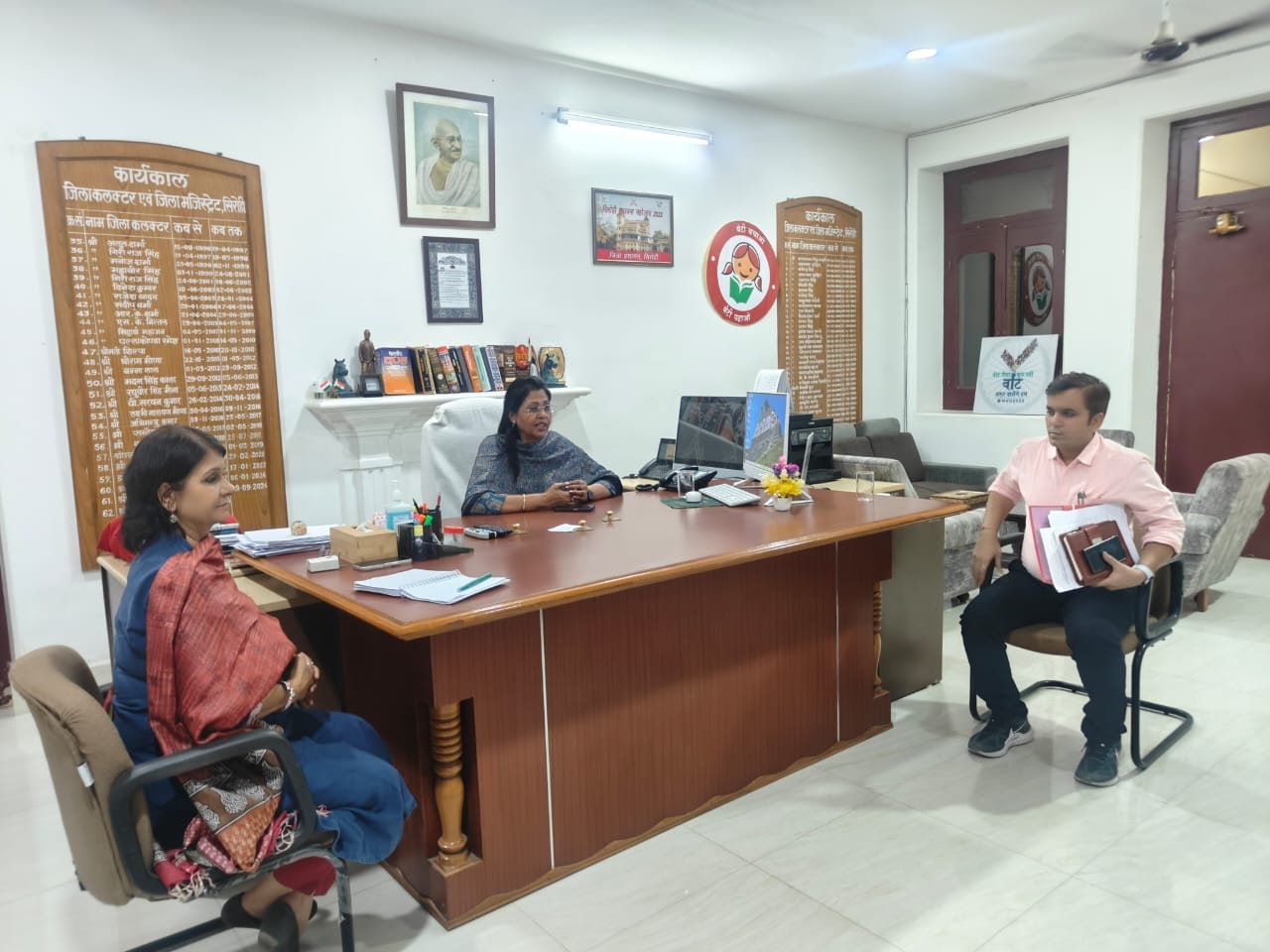 सिरोही। सिरोही में मान्यता प्राप्त राजनैतिक दलों के प्रतिनिधियों की बैठक आयोजित हुई।