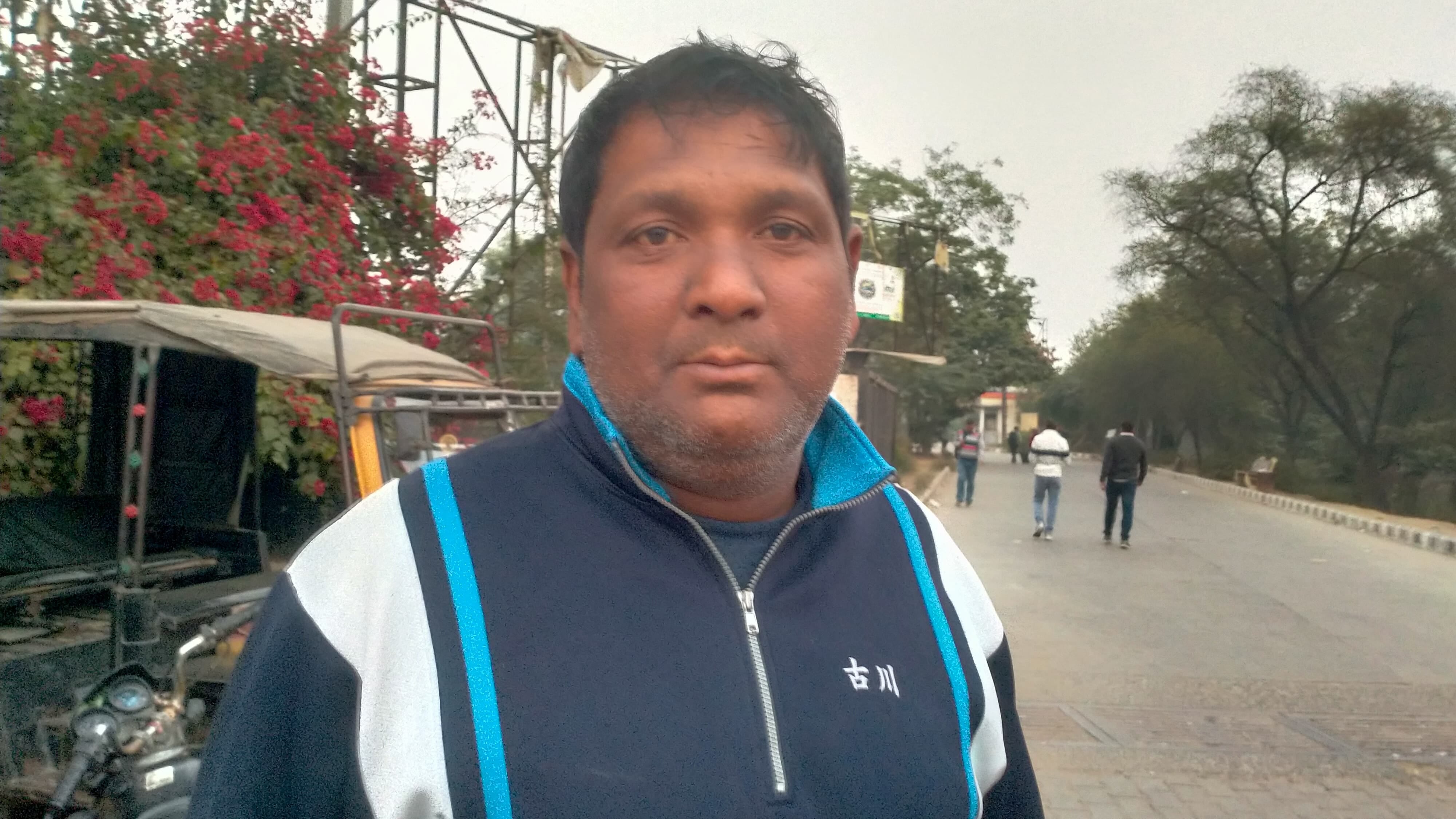 22jjrp21- बहादुरगढ़। शहर में झज्जर मोड़ पर सड़क पर कहीं नहीं लगाए गए हैं रिफलेक्टर। संवाद 22jjrp21- बहादुरगढ़। शहर में झज्जर मोड़ पर सड़क पर कहीं नहीं लगाए गए हैं रिफलेक्टर। संवाद