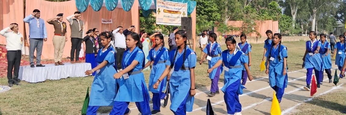 पीलीभीत के ड्रंमड राजकीय इंटर कॉलेज में आयोजित जनपदीय स्काउट गाइड रैली के शुभारंभ पर सांस्कूतिक