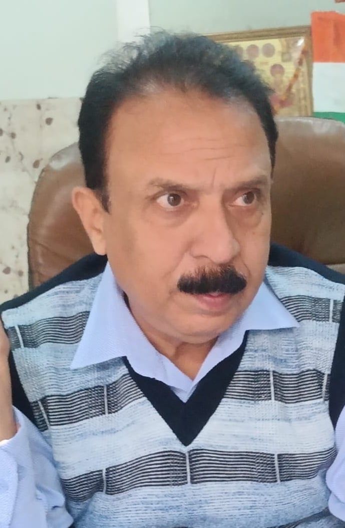 पीलीभीत में गैंस चौराहे से देशनगर मठिया तक जाने वाली सड़क पर पड़े गड़डे।संवाद पीलीभीत में गैंस चौराहे से देशनगर मठिया तक जाने वाली सड़क पर पड़े गड़डे।संवाद