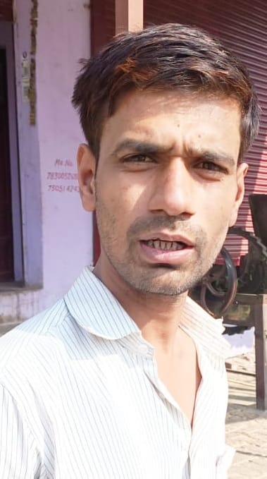 पीलीभीत में गैंस चौराहे से देशनगर मठिया तक जाने वाली सड़क पर पड़े गड़डे।संवाद पीलीभीत में गैंस चौराहे से देशनगर मठिया तक जाने वाली सड़क पर पड़े गड़डे।संवाद