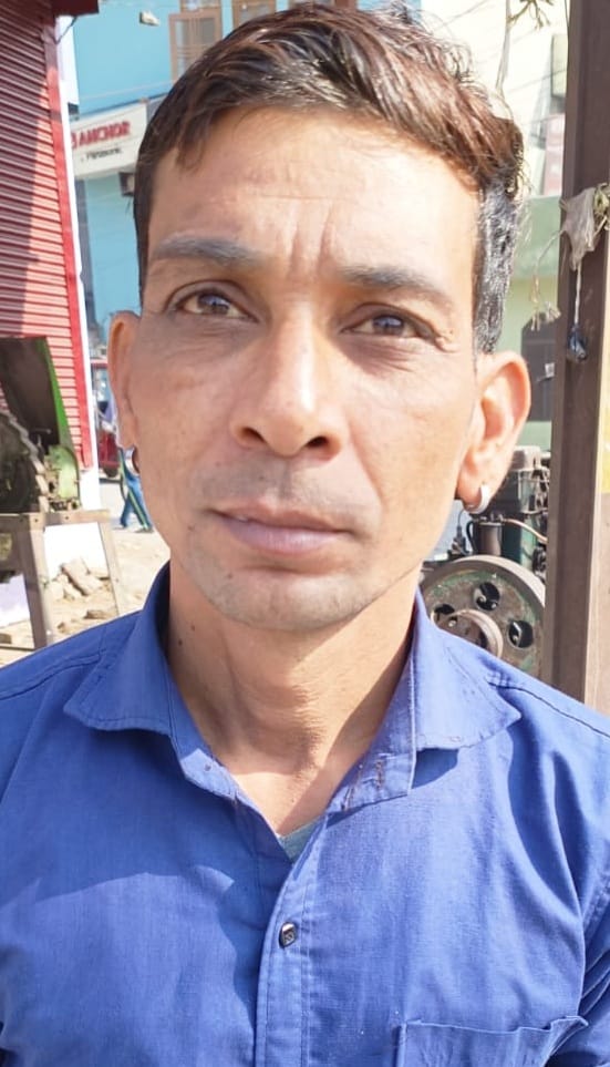 पीलीभीत में गैंस चौराहे से देशनगर मठिया तक जाने वाली सड़क पर पड़े गड़डे।संवाद पीलीभीत में गैंस चौराहे से देशनगर मठिया तक जाने वाली सड़क पर पड़े गड़डे।संवाद