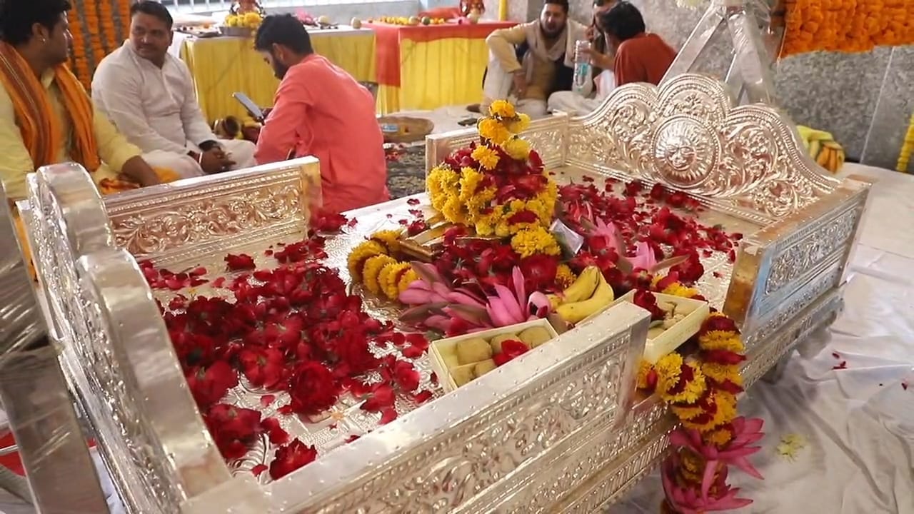 बाबा महाकाल के लिए भिलाई के भक्त ने बना दी 25 लाख की रजत पालकी, दान दाता ने नाम रखा गुप्त, पालक