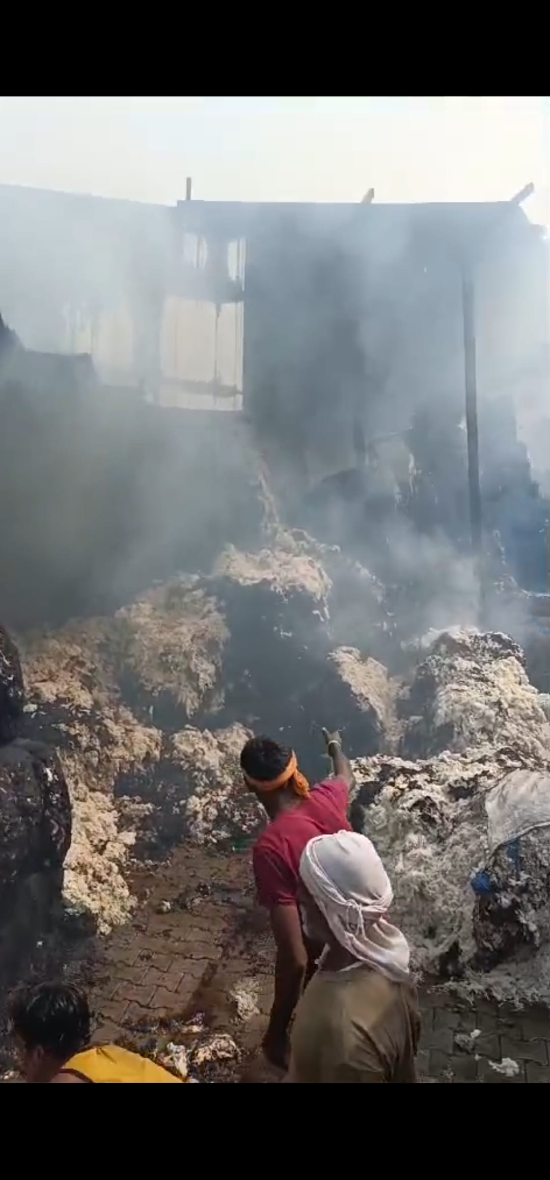 फैक्टरी में लगी आग।