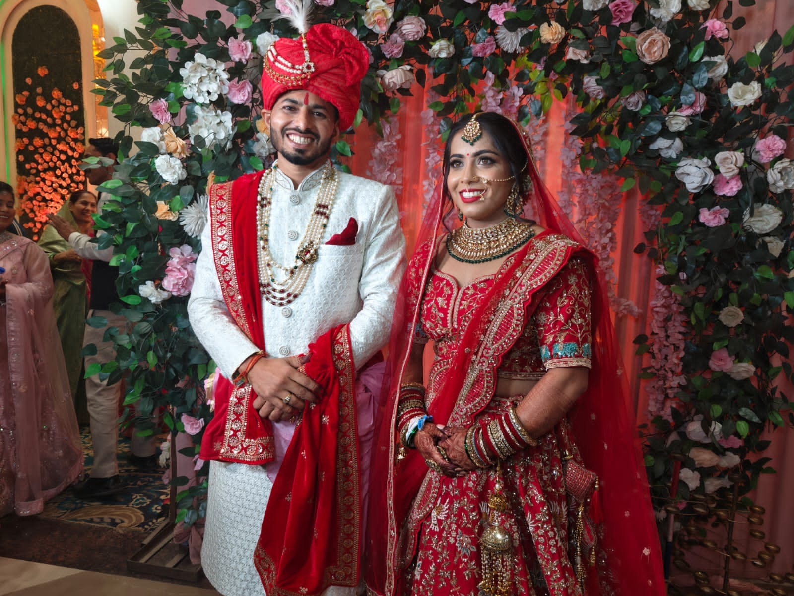 फोटो 44- सोनीपत के मुरथल रोड स्थित उत्सव गार्डन में आयोजित शादी समारोह में नेहा व सुनील को आशी