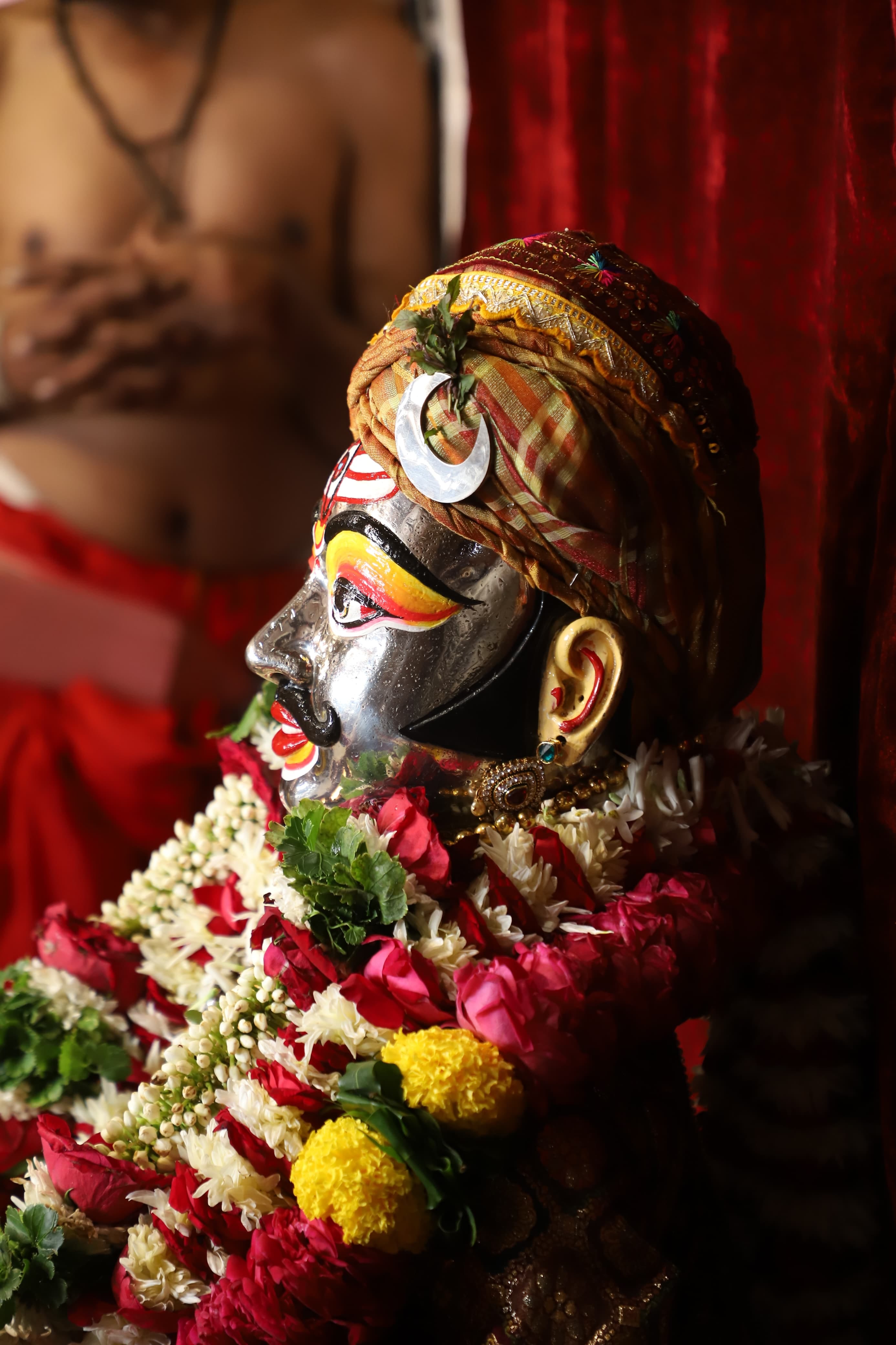 राजसी सवारी मे श्री महाकाल ने मनमहेश स्वरूप मे दिए भक्तों को दर्शन, सशस्त्र बल ने भी दी सलामी राजसी सवारी मे श्री महाकाल ने मनमहेश स्वरूप मे दिए भक्तों को दर्शन, सशस्त्र बल ने भी दी सलामी
