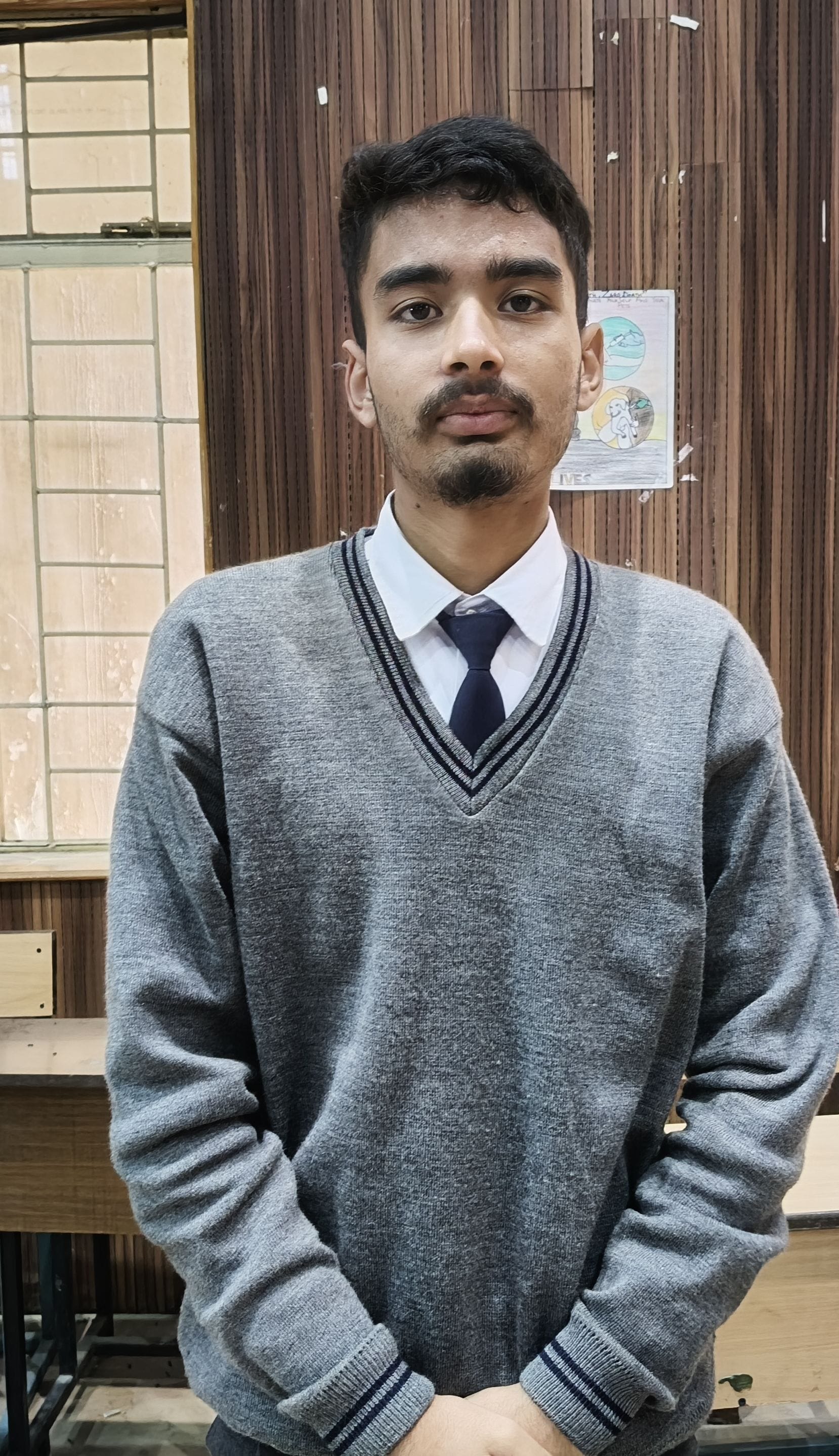 पदम छात्र स्कूल रामपुर में अमर उजाला की ओर से आयोजित पुलिस की पाठशाला में डीएसपी नरेश शर्मा छात