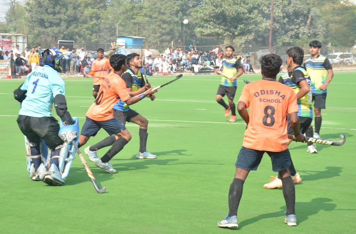 27सीटीके18..राजीव गांधी स्टेडियम में आयोजित राष्ट्रीय स्तरीय हॉकी प्रतियोगिता में खेलते खिलाड 27सीटीके18..राजीव गांधी स्टेडियम में आयोजित राष्ट्रीय स्तरीय हॉकी प्रतियोगिता में खेलते खिलाड