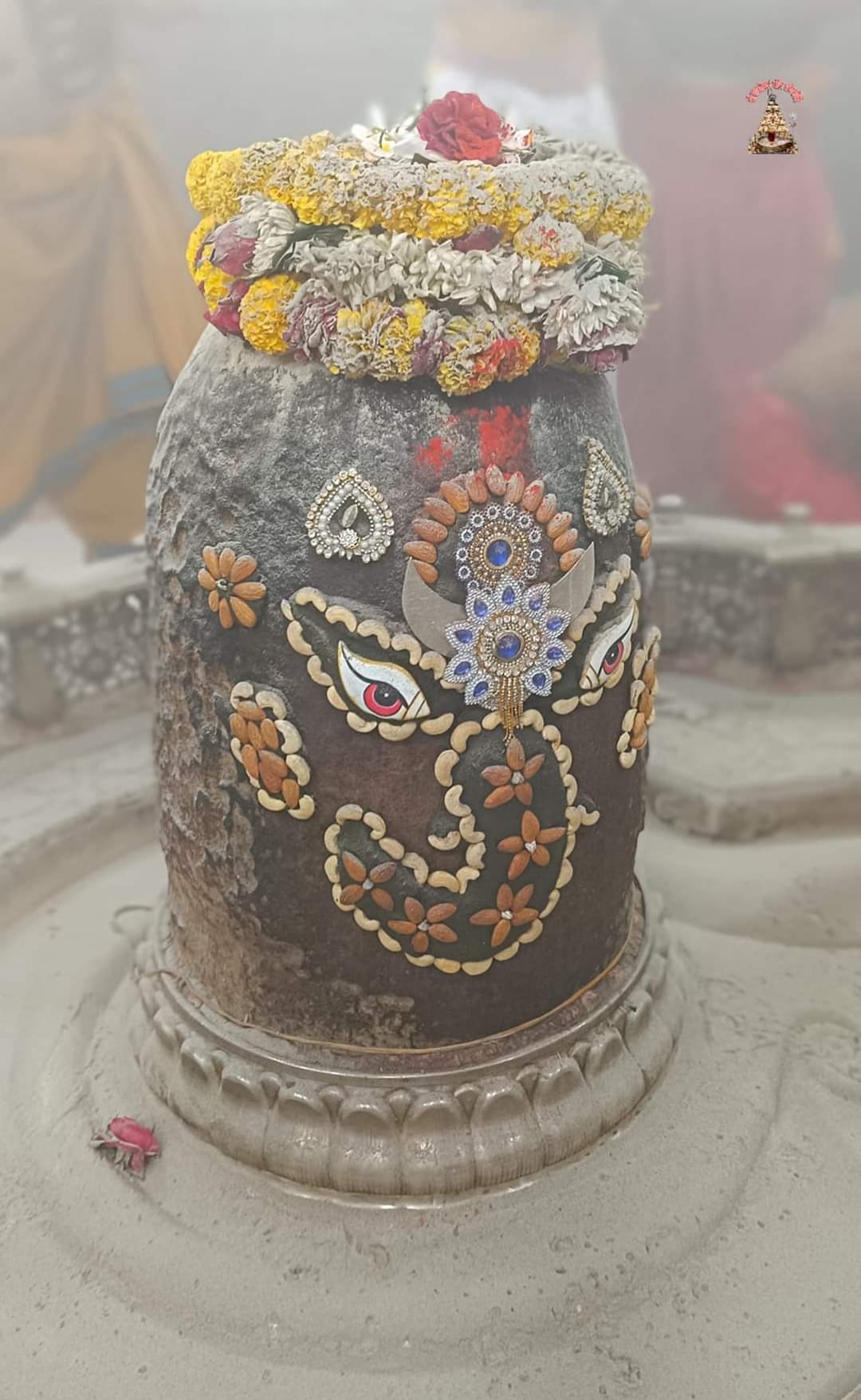 भस्म आरती के दौरान श्री गणेश स्वरूप मे नजर आए बाबा महाकाल, नववर्ष पर महाकाल मंदिर जाने के लिए म भस्म आरती के दौरान श्री गणेश स्वरूप मे नजर आए बाबा महाकाल, नववर्ष पर महाकाल मंदिर जाने के लिए म