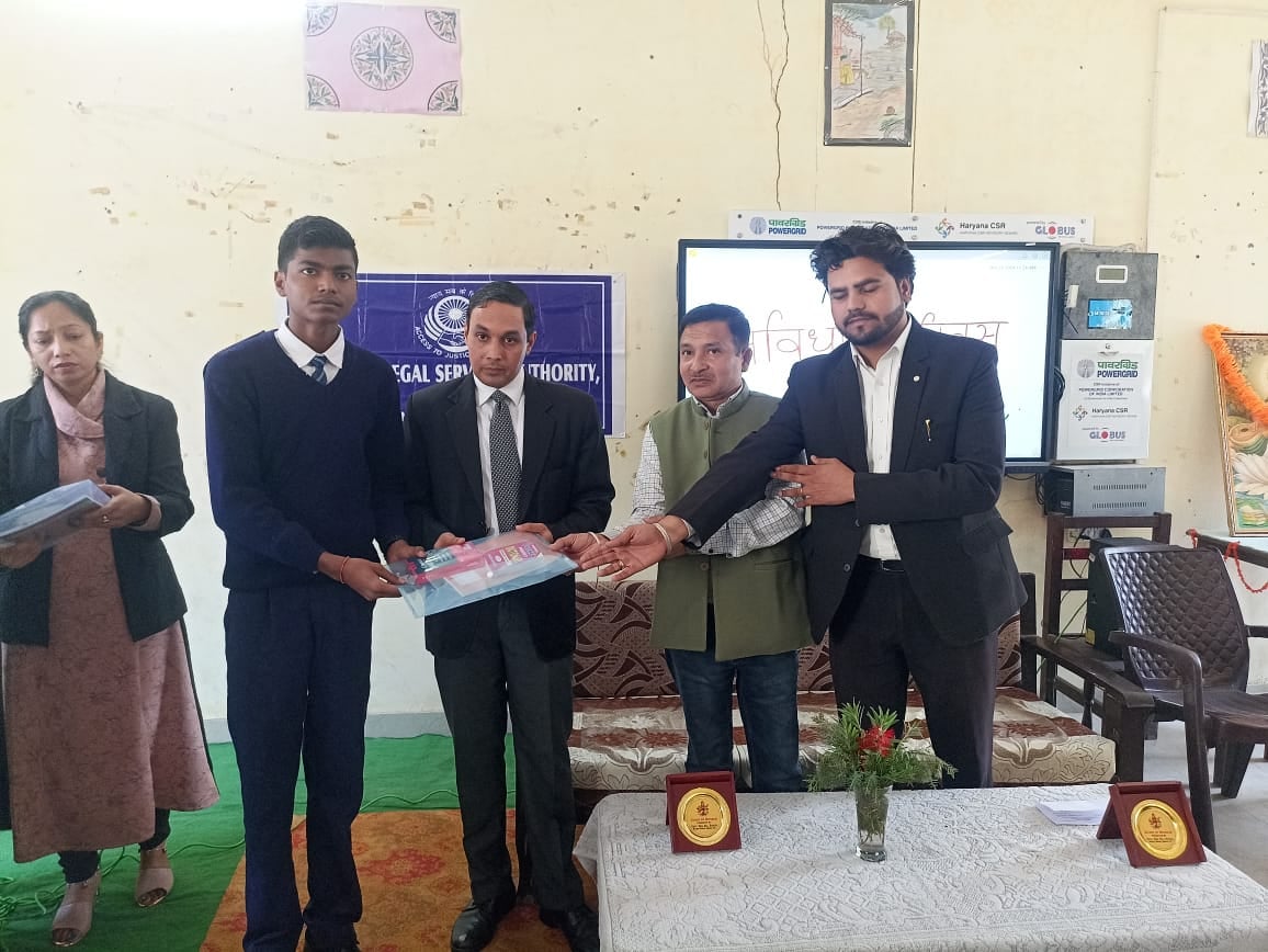 छावनी के राजकीय पीजी महाविद्यालय में राष्ट्रीय संविधान दिवस पर विजेता विद्यार्थियों को सम्मानि