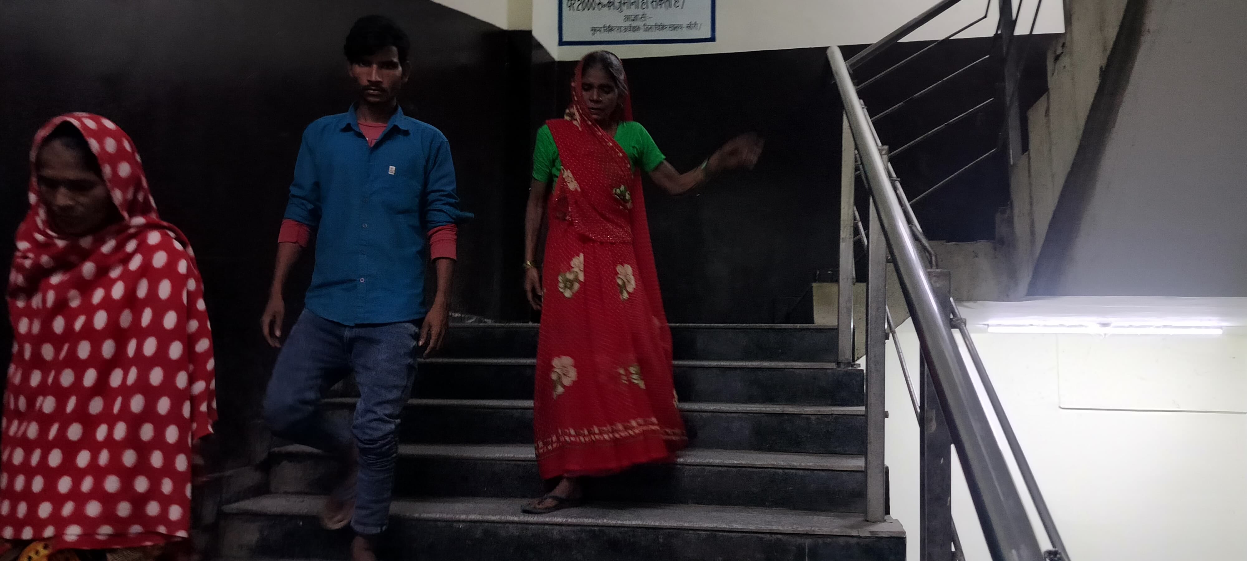 जिला अस्पताल में खराब पड़ी लिफ्ट। संवाद