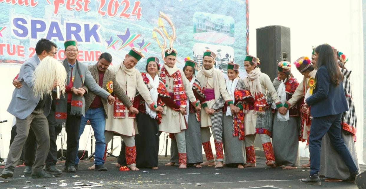 कोटला कॉलेज में सम्मानित हुए मेधावी मुख्यातिथि के साथ। संवाद
