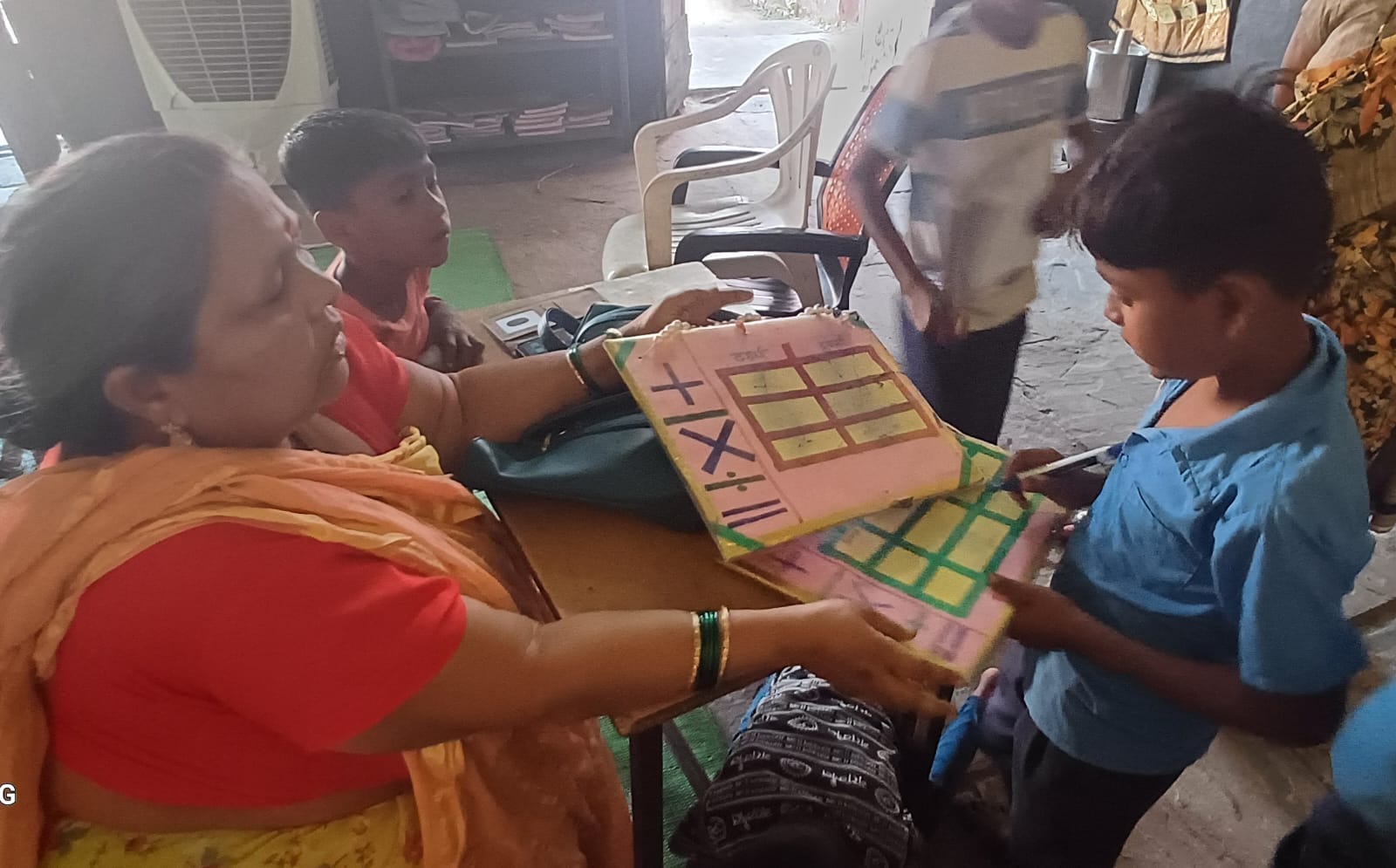 शिक्षिका द्वारा तैयार किया चार्ट