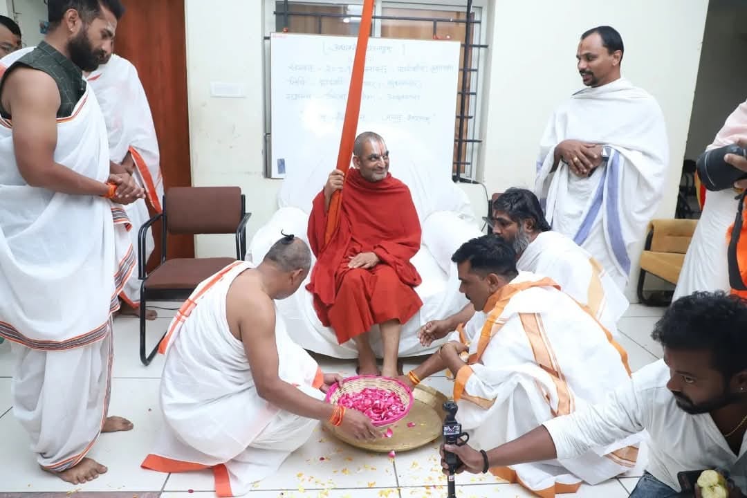 भस्मारती बाबा महाकाल का भांग से श्रृंगार, मस्तक पर चंद्र तो गले में नजर आई रुद्राक्ष व गुलाब की