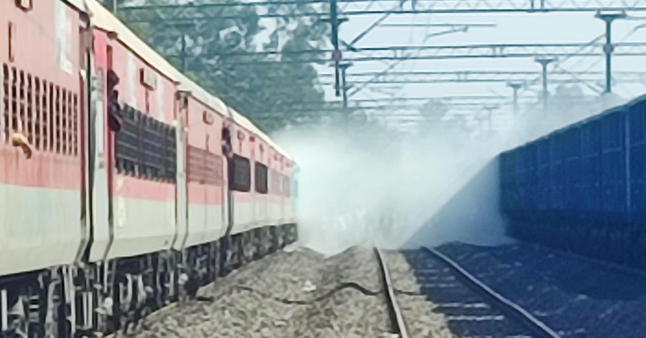 रेल में आग की खबर से मचा हड़कंप