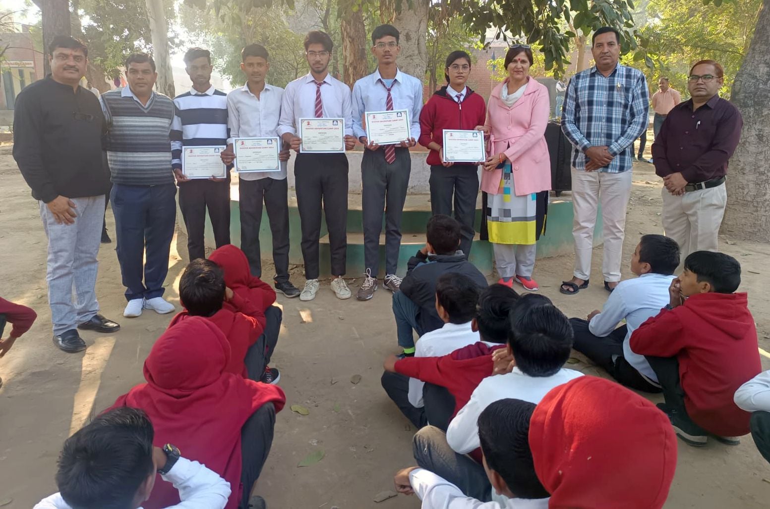 वरिष्ठ बिजली पेंशनर्स सम्मान समारोह में मौजूद बिजली पेंशनर्स वेलफेयर एसोसिएशन के सदस्य।