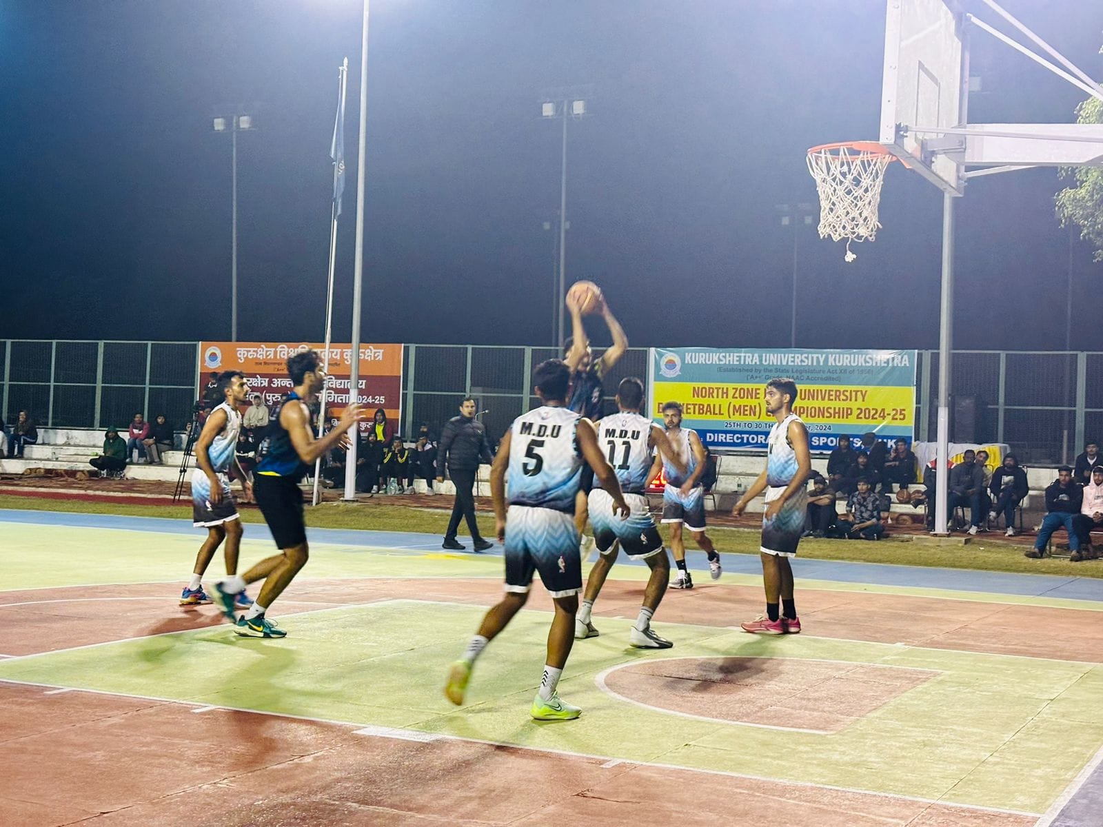 कुरुक्षेत्र। उत्तर क्षेत्रीय अंतर विवि बास्केटबॉल पुरुष प्रतियोगिता में जीत के लिए जद्दोजहद करत कुरुक्षेत्र। उत्तर क्षेत्रीय अंतर विवि बास्केटबॉल पुरुष प्रतियोगिता में जीत के लिए जद्दोजहद करत