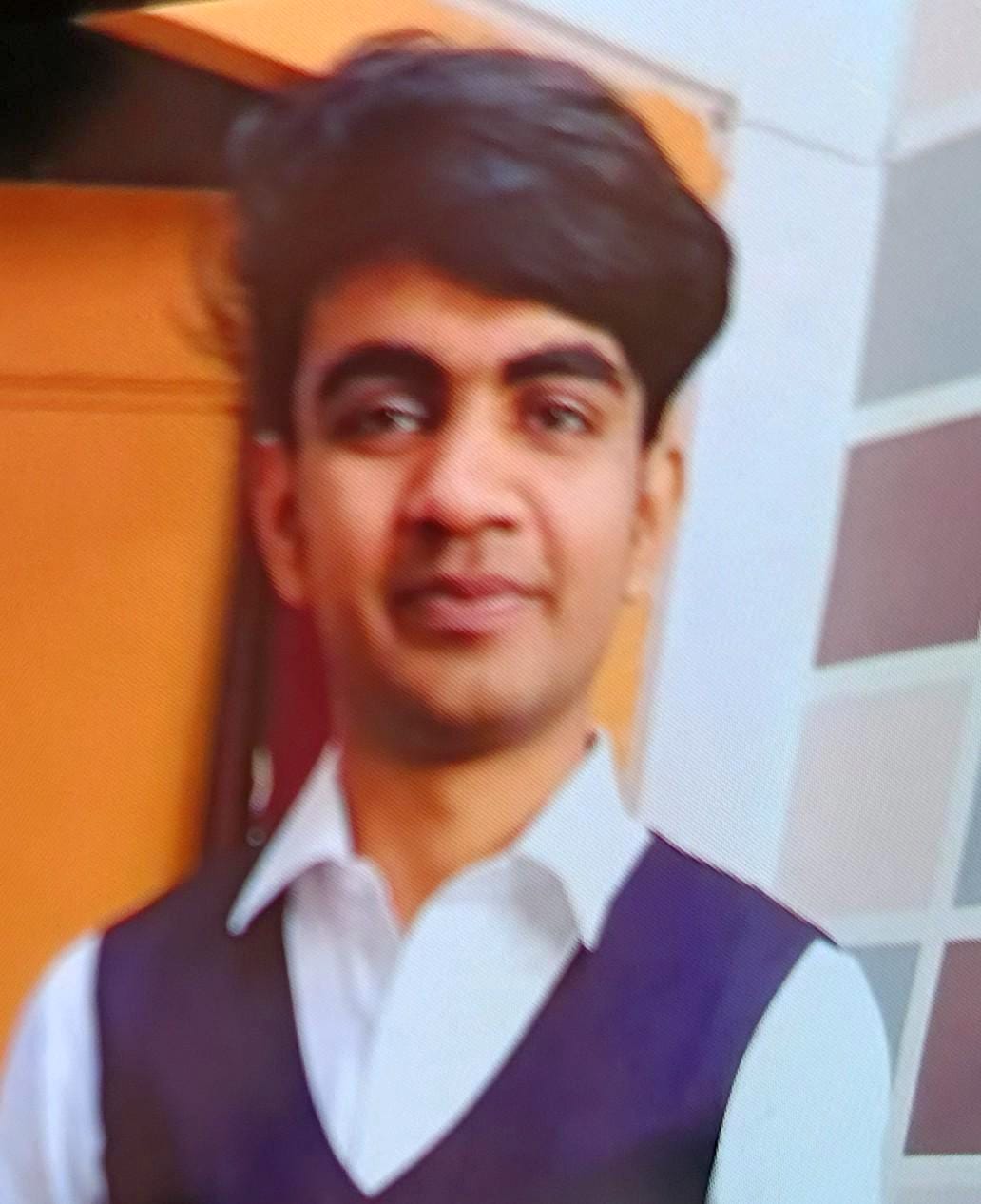 29जेएनडी43: नागरिक अस्पताल में शव का पोस्टमार्टम करवाने आए परिजन। संवाद