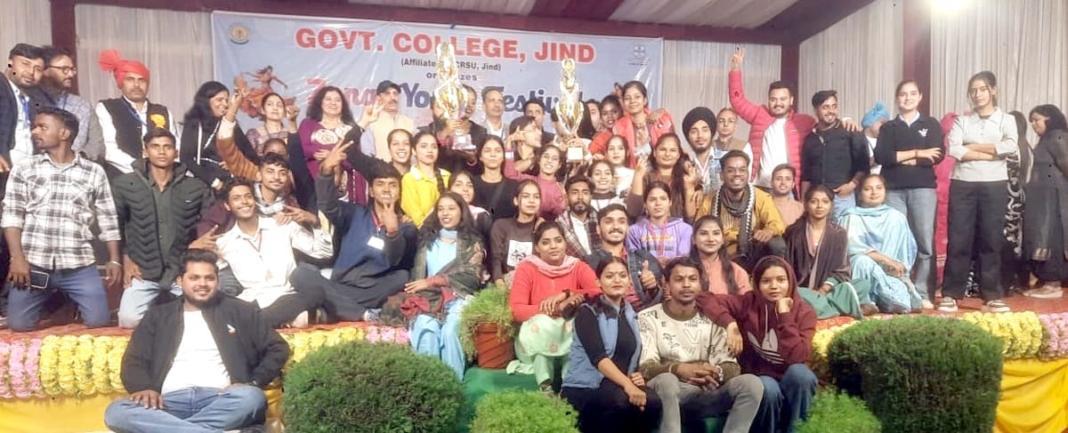 01जेएनडी10: ओवरआल ट्रॉफी के साथ कालेज के विद्यार्थी एवं स्टाफ। स्रोत काॅलेज 01जेएनडी10: ओवरआल ट्रॉफी के साथ कालेज के विद्यार्थी एवं स्टाफ। स्रोत काॅलेज