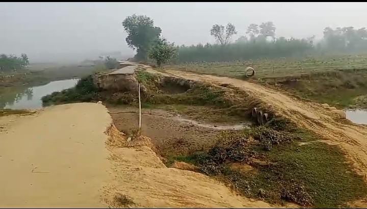 बरखेड़ा से नवाबगंज जाने वाली सड़क पर नहीं लगाए गए संकेतक संवाद बरखेड़ा से नवाबगंज जाने वाली सड़क पर नहीं लगाए गए संकेतक संवाद