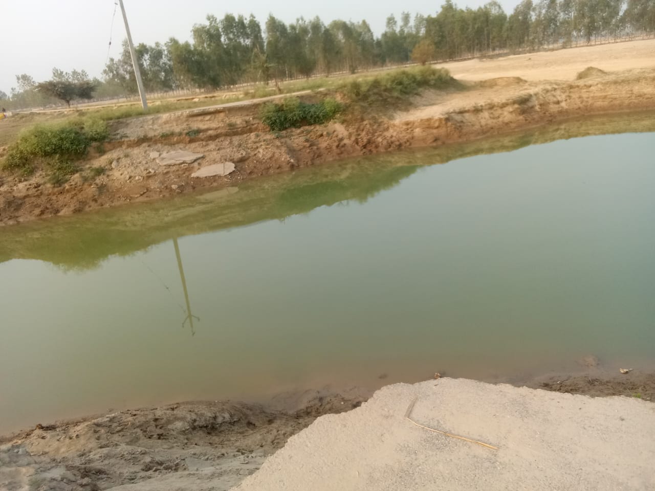 बरखेड़ा से नवाबगंज जाने वाली सड़क पर नहीं लगाए गए संकेतक संवाद बरखेड़ा से नवाबगंज जाने वाली सड़क पर नहीं लगाए गए संकेतक संवाद