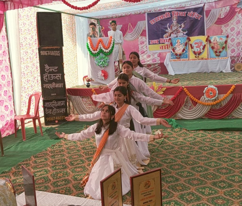 एसवीएम निरमंड के वार्षिक समारोह में प्रस्तुतियां देते स्कूली बच्चे। संवाद एसवीएम निरमंड के वार्षिक समारोह में प्रस्तुतियां देते स्कूली बच्चे। संवाद