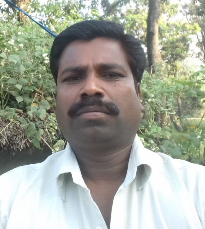 बांकेगंज क्षेत्र में नहरों की सफाई करता मजदूर। संवाद