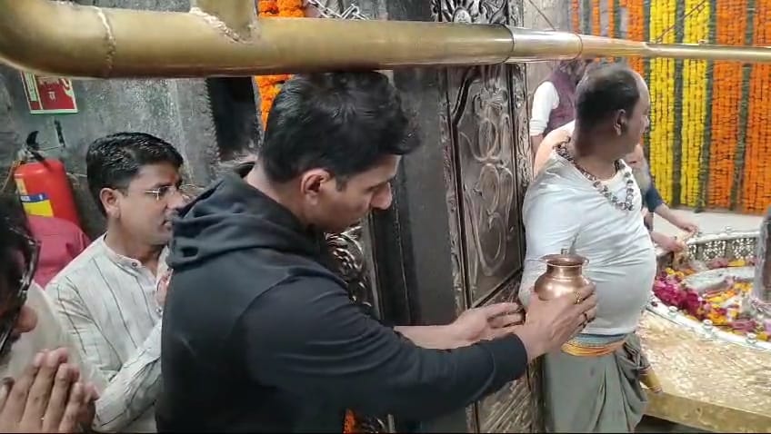 फतेह की फतह के लिए बाबा महाकाल के दरबार पहुंचे अभिनेता सोनू सूद, मीडिया से कहा आम जनता से जुड़ी