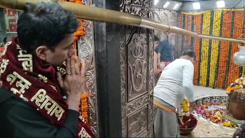 फतेह की फतह के लिए बाबा महाकाल के दरबार पहुंचे अभिनेता सोनू सूद, मीडिया से कहा आम जनता से जुड़ी
