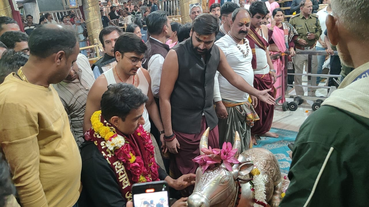 फतेह की फतह के लिए बाबा महाकाल के दरबार पहुंचे अभिनेता सोनू सूद, मीडिया से कहा आम जनता से जुड़ी