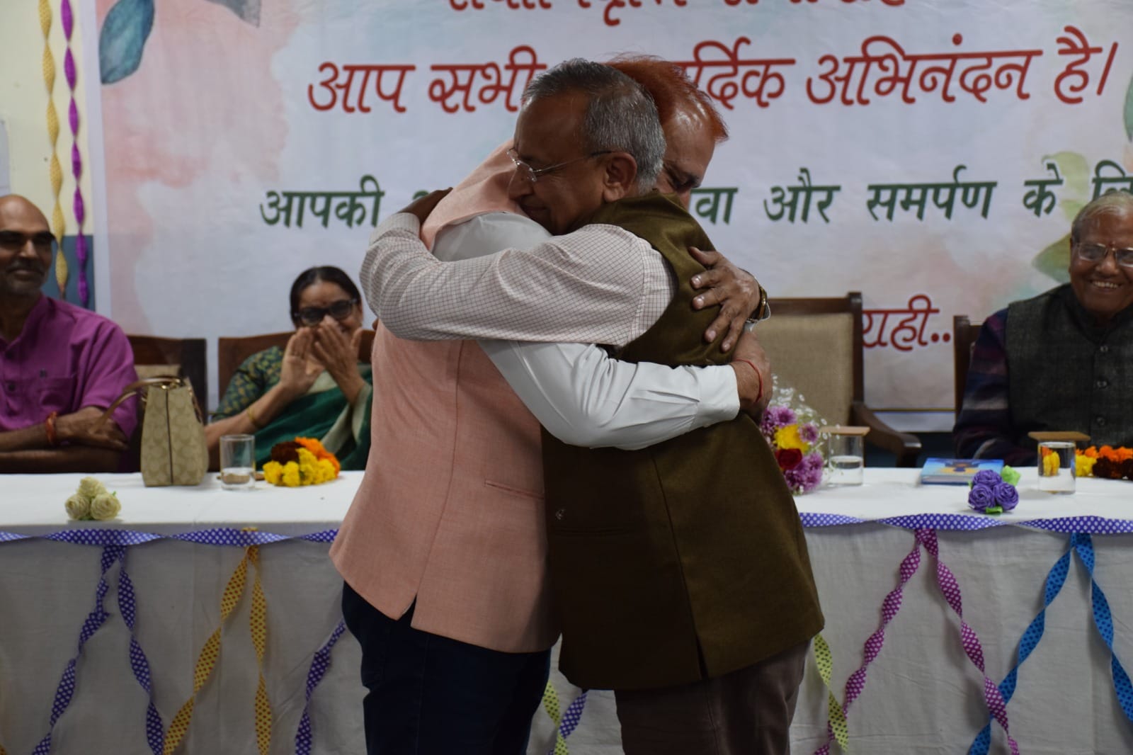 प्रोफेसर सुभाष के सेवानिवृत होने पर आईजीयू में आयोजित कार्यक्रम। स्रोत : विवि प्रोफेसर सुभाष के सेवानिवृत होने पर आईजीयू में आयोजित कार्यक्रम। स्रोत : विवि