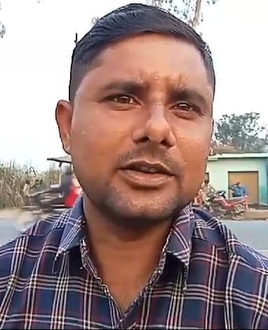 नोवल चीनी मिल बरखेड़ा के कैश कांउटर पर लगी किसानों की भीड़।संवाद नोवल चीनी मिल बरखेड़ा के कैश कांउटर पर लगी किसानों की भीड़।संवाद