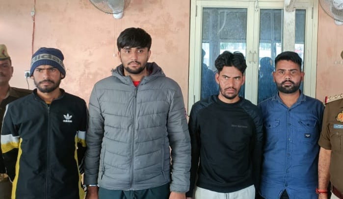 नगर कोतवाली पुलिस द्वारा हथियार तस्करों से बरामद अवैध पिस्टल। स्त्रोत: पुलिस