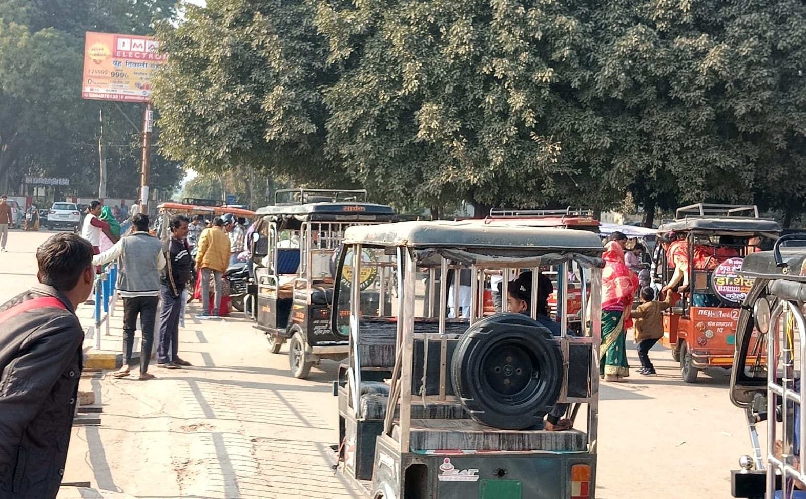 पीलीभीत के थाना सुनगढी के पास लगा लंबा जाम।संवाद पीलीभीत के थाना सुनगढी के पास लगा लंबा जाम।संवाद