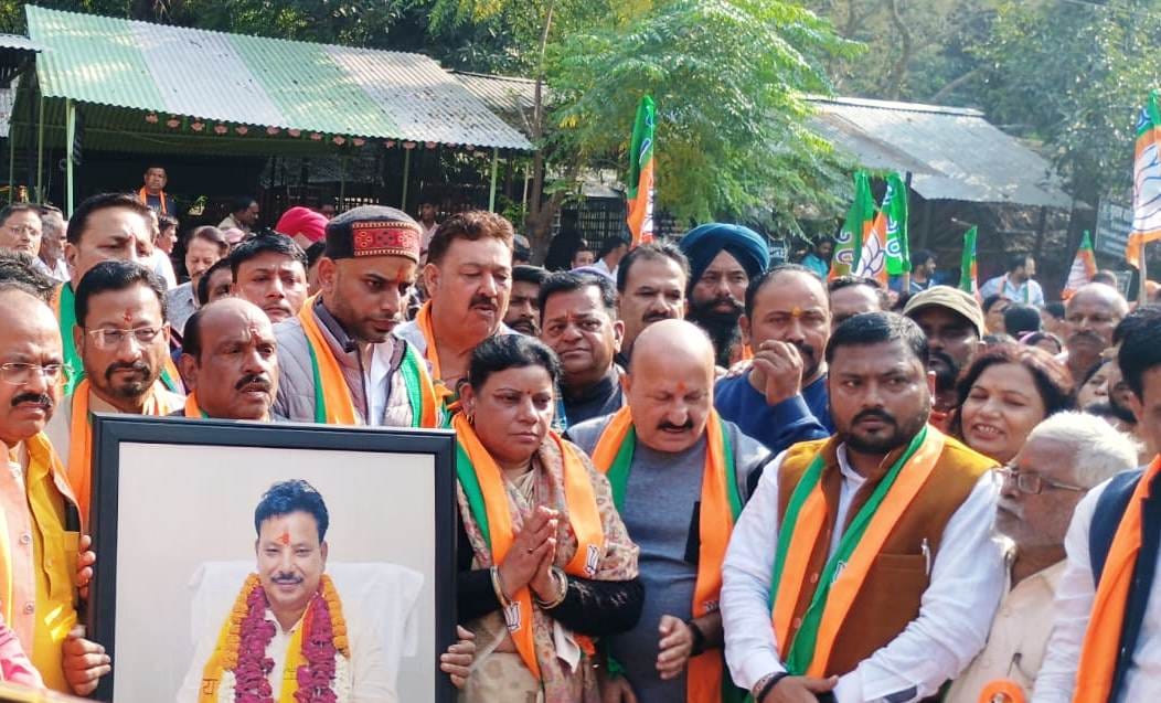 पलिया तहसील में नामांकन करातीं भाजपा प्रत्याशी लक्ष्मी देवी गुप्ता। संवाद