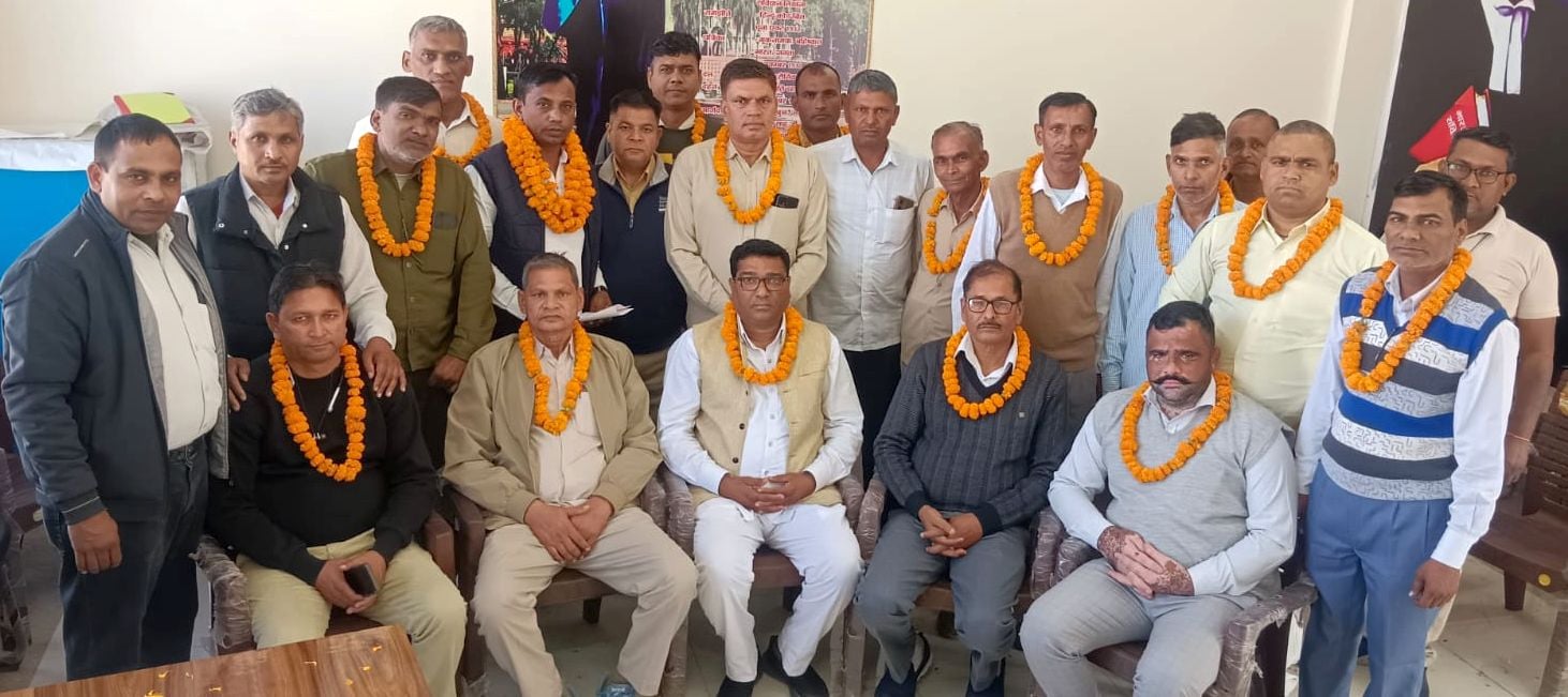 05जेएनडी03-नवनियुक्त कार्यकारिणी का स्वागत करते हुए यूनियन सदस्य। स्रोत यूनियन 05जेएनडी03-नवनियुक्त कार्यकारिणी का स्वागत करते हुए यूनियन सदस्य। स्रोत यूनियन