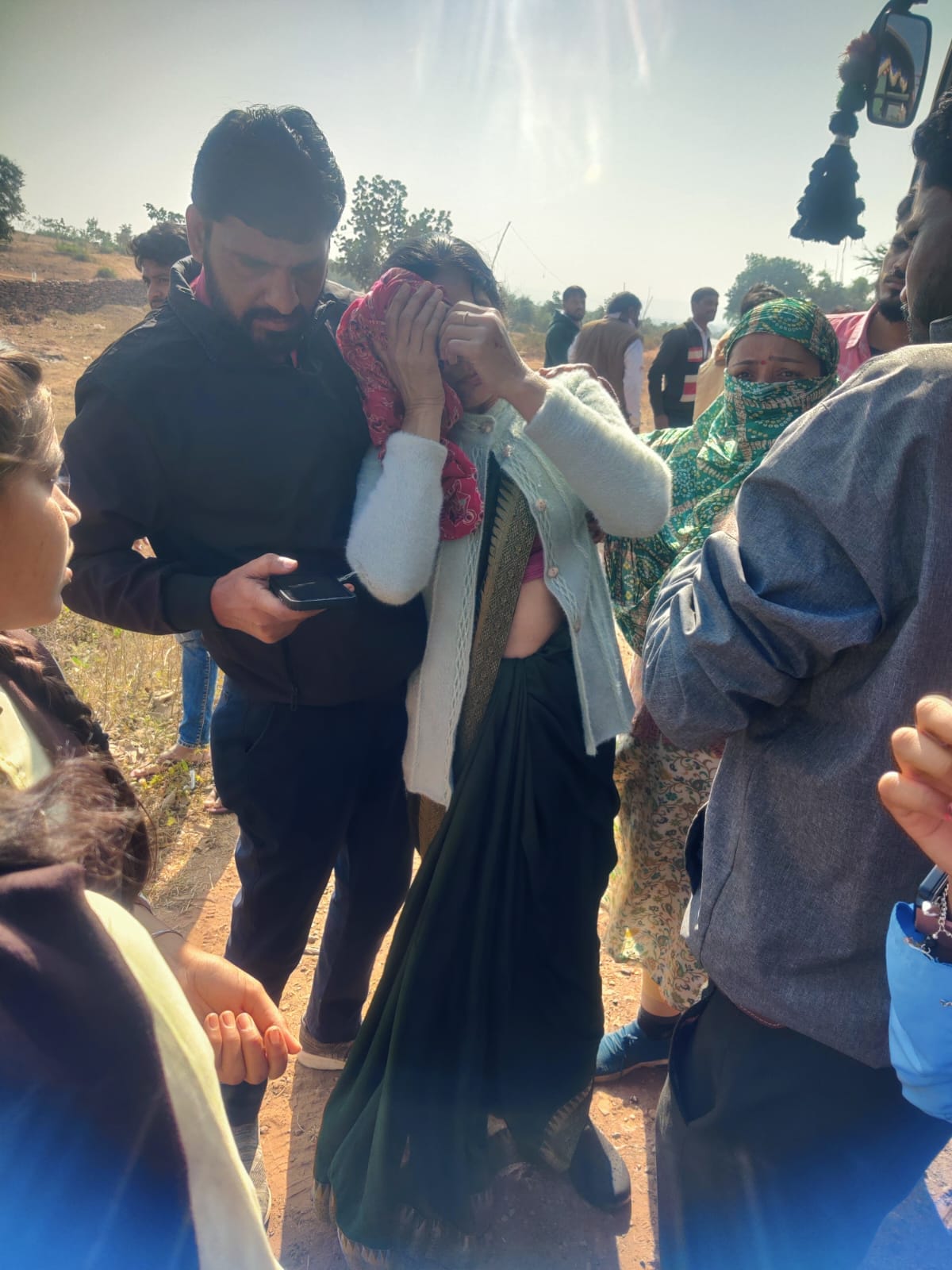 बस का फूटा कांच बस का फूटा कांच