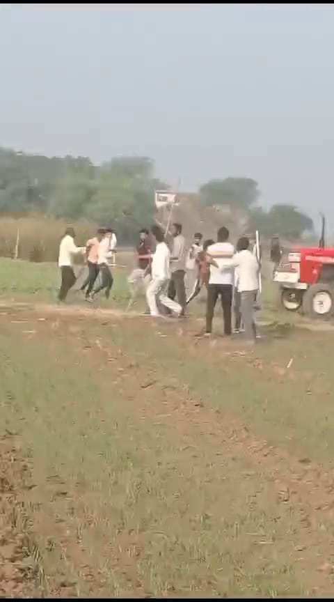 घटना का यह वीडियो और थाने के बाहर के फोटो घटना का यह वीडियो और थाने के बाहर के फोटो