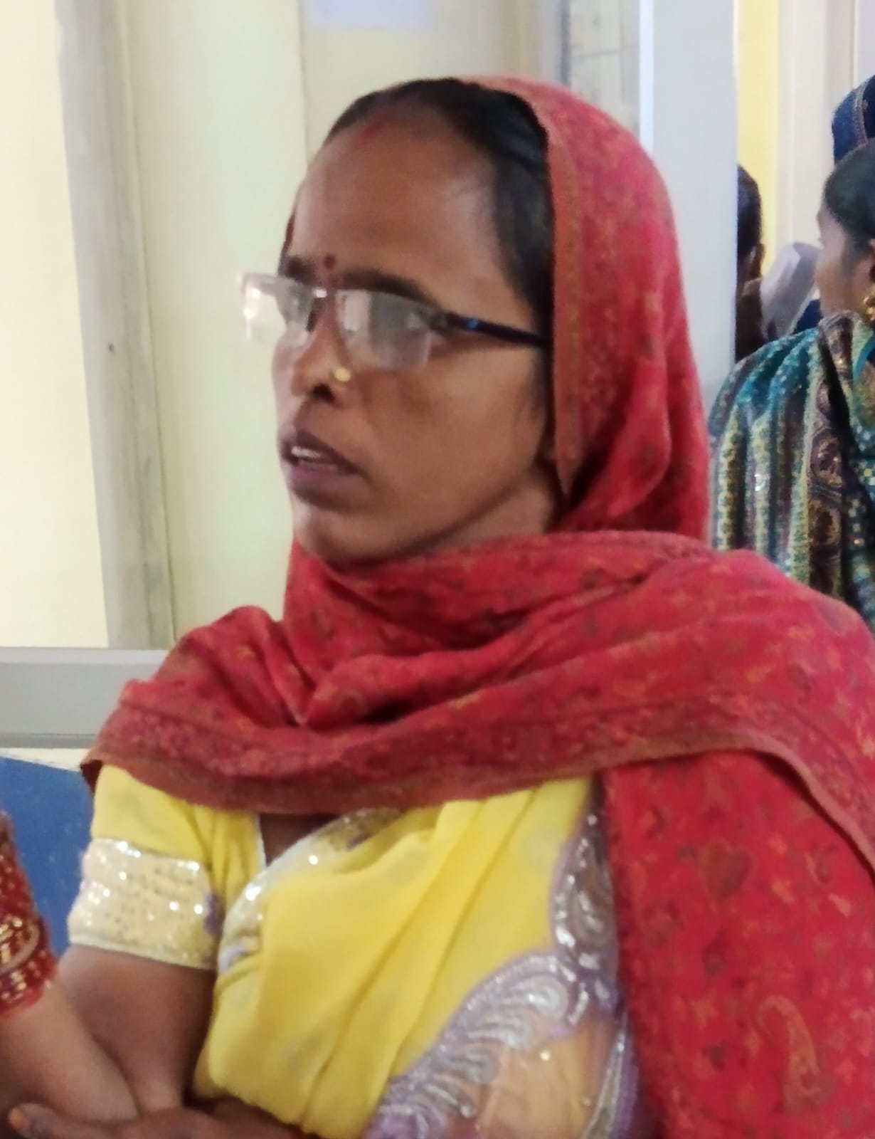 पीलीभीत के जिला चिकित्सालय के लैब कक्ष पर रिपोर्ट लेने को लगी भीड़।संवाद पीलीभीत के जिला चिकित्सालय के लैब कक्ष पर रिपोर्ट लेने को लगी भीड़।संवाद