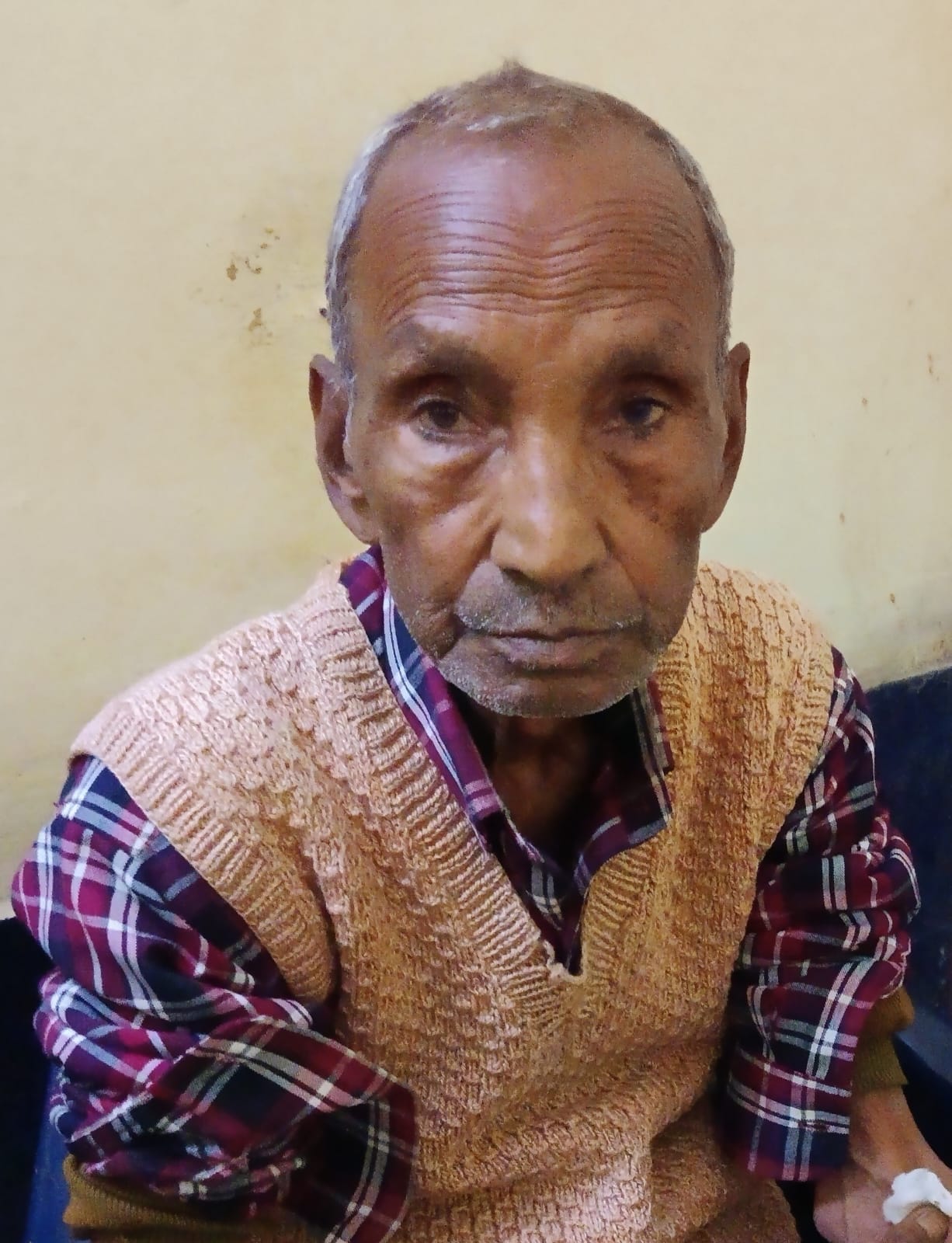 पीलीभीत के जिला चिकित्सालय के लैब कक्ष पर रिपोर्ट लेने को लगी भीड़।संवाद पीलीभीत के जिला चिकित्सालय के लैब कक्ष पर रिपोर्ट लेने को लगी भीड़।संवाद